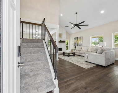 1600 Hartford Drive - Photo Thumbnail 3