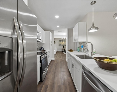 1600 Hartford Drive - Photo Thumbnail 7