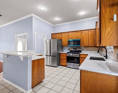 800 Oak Lane Drive - Photo Thumbnail 13