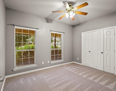 800 Oak Lane Drive - Photo Thumbnail 20