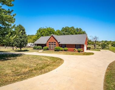 800 Oak Lane Drive - Photo Thumbnail 2