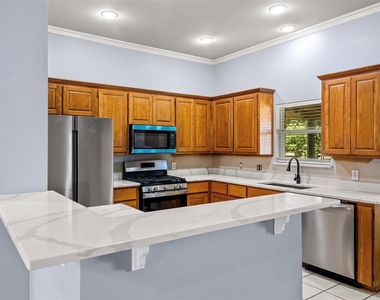 800 Oak Lane Drive - Photo Thumbnail 14
