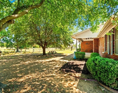 800 Oak Lane Drive - Photo Thumbnail 7