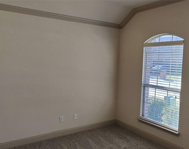 113 Chelsea Court - Photo Thumbnail 2