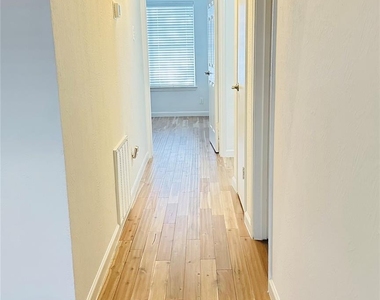 805 Summercreek Drive - Photo Thumbnail 7
