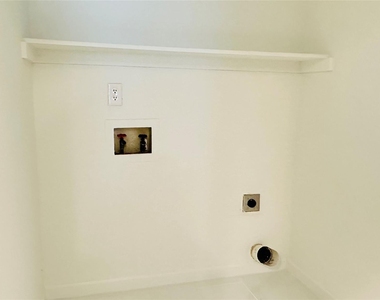 805 Summercreek Drive - Photo Thumbnail 8