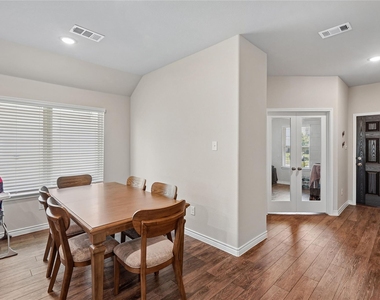 10617 Stag Lane - Photo Thumbnail 4
