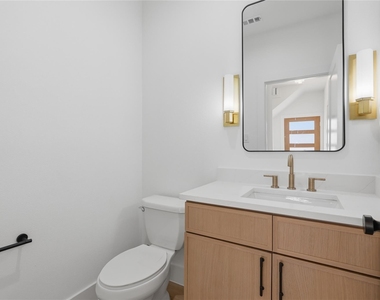 3300 S Harwood Street - Photo Thumbnail 8