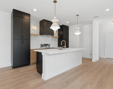 3300 S Harwood Street - Photo Thumbnail 4