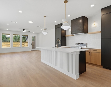 3300 S Harwood Street - Photo Thumbnail 2