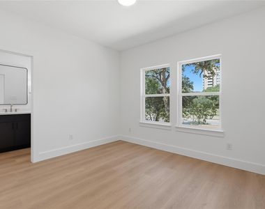 3300 S Harwood Street - Photo Thumbnail 16