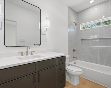 3300 S Harwood Street - Photo Thumbnail 17