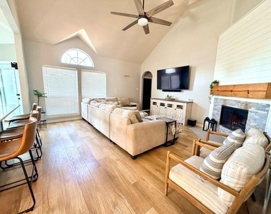 11425 Aspen Creek Drive - Photo Thumbnail 4