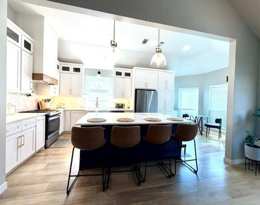 11425 Aspen Creek Drive - Photo Thumbnail 2