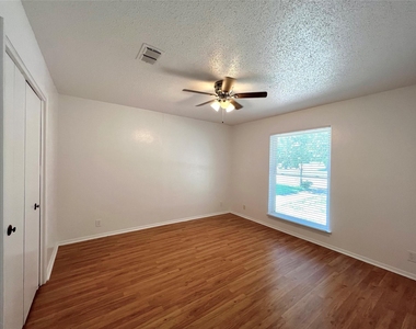 1 Peachtree Place - Photo Thumbnail 8