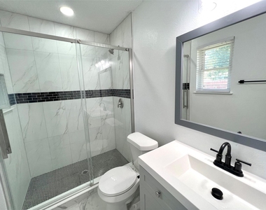1 Peachtree Place - Photo Thumbnail 2