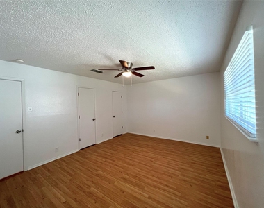 1 Peachtree Place - Photo Thumbnail 3