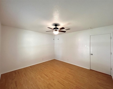 1 Peachtree Place - Photo Thumbnail 5