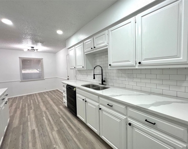 1 Peachtree Place - Photo Thumbnail 15