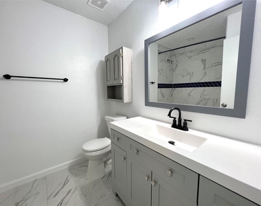 1 Peachtree Place - Photo Thumbnail 10