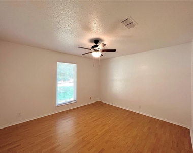 1 Peachtree Place - Photo Thumbnail 6