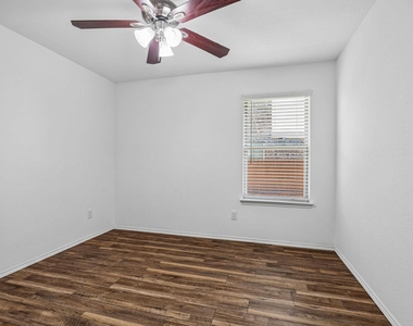 2938 Montrose Trail - Photo Thumbnail 4