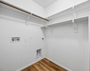 2938 Montrose Trail - Photo Thumbnail 6