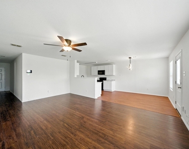 1429 Royal Meadows Trail - Photo Thumbnail 3