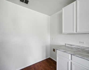 1429 Royal Meadows Trail - Photo Thumbnail 12