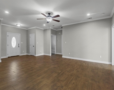 1624 E King Street - Photo Thumbnail 4