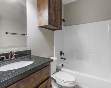 1624 E King Street - Photo Thumbnail 9