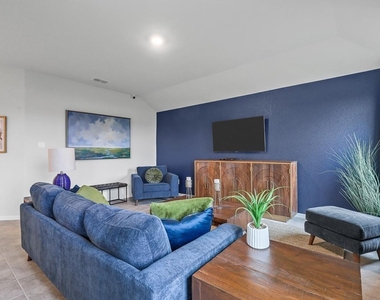 401 Bent Oak Drive - Photo Thumbnail 15