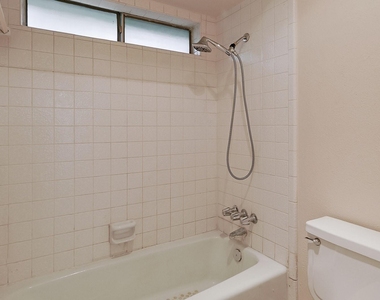 6809 Fawn Valley Place - Photo Thumbnail 23