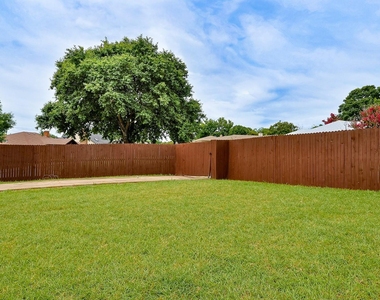 6809 Fawn Valley Place - Photo Thumbnail 27