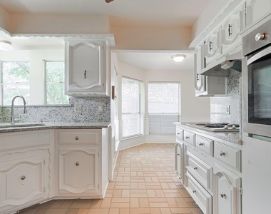 6809 Fawn Valley Place - Photo Thumbnail 7