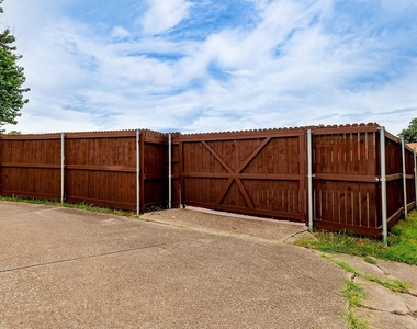 6809 Fawn Valley Place - Photo Thumbnail 29