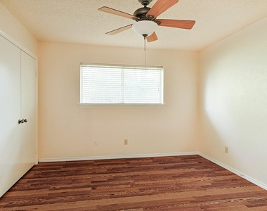 6809 Fawn Valley Place - Photo Thumbnail 22