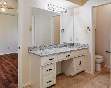 6809 Fawn Valley Place - Photo Thumbnail 19