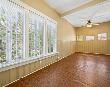 904 W Hickory Street - Photo Thumbnail 2