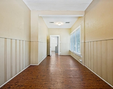 904 W Hickory Street - Photo Thumbnail 1