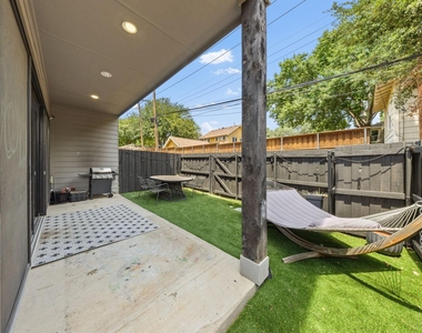 5933 Oram Street - Photo Thumbnail 3
