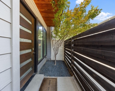 5933 Oram Street - Photo Thumbnail 4