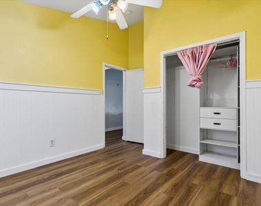 6241 Adonia Drive - Photo Thumbnail 10