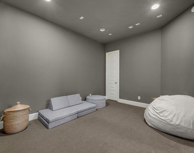 1107 S Sarah Street - Photo Thumbnail 18