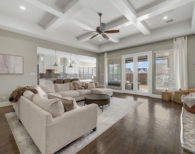 1107 S Sarah Street - Photo Thumbnail 3