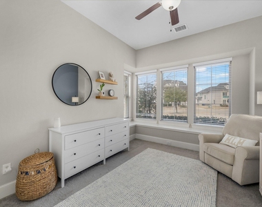 1107 S Sarah Street - Photo Thumbnail 15