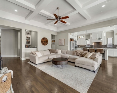 1107 S Sarah Street - Photo Thumbnail 2