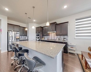 16809 Clover Drive - Photo Thumbnail 6