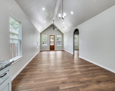 2904 8th Avenue - Photo Thumbnail 2