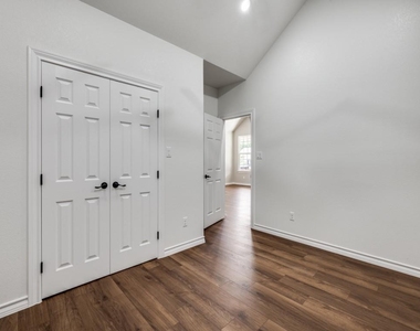 2904 8th Avenue - Photo Thumbnail 8